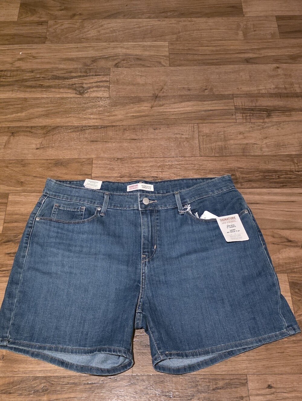 Levis Signature Blue Denim Mid-Rise Jean Shorts